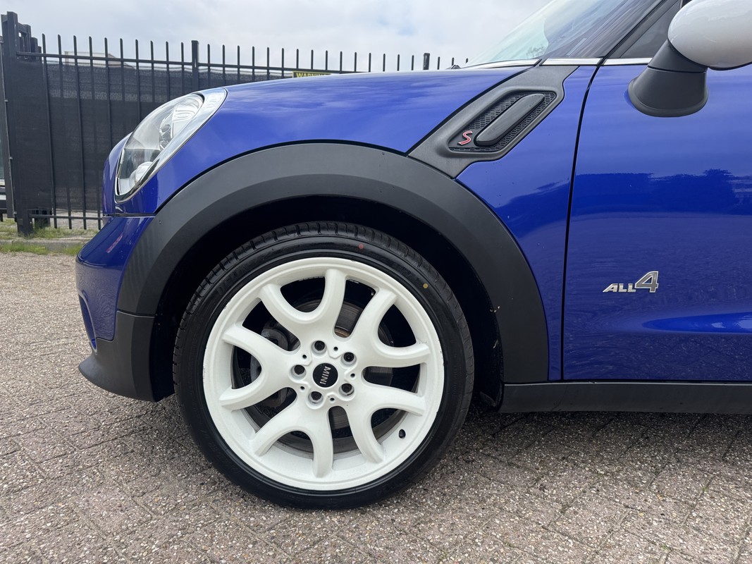 MINI Paceman