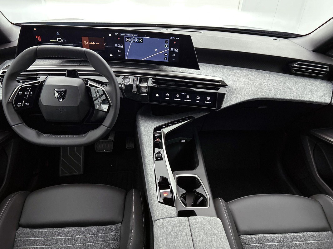 Peugeot e-5008