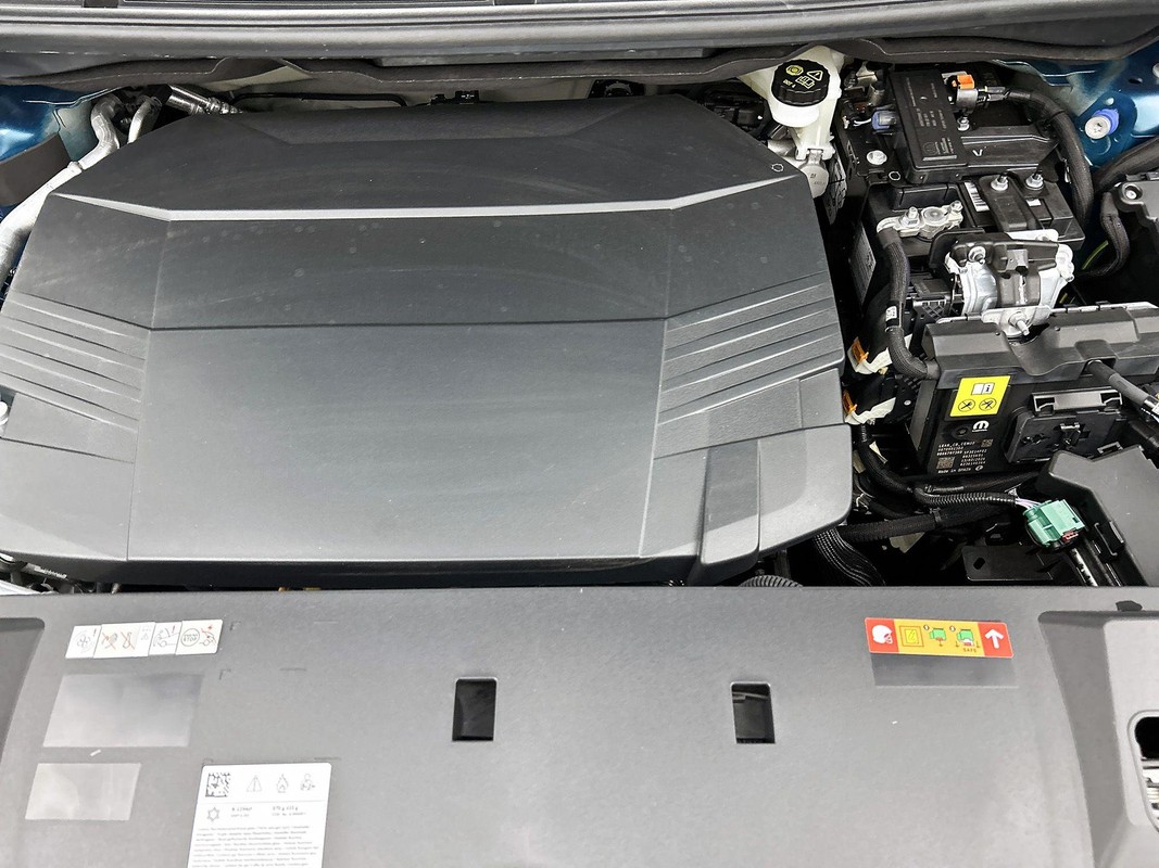 Peugeot e-5008