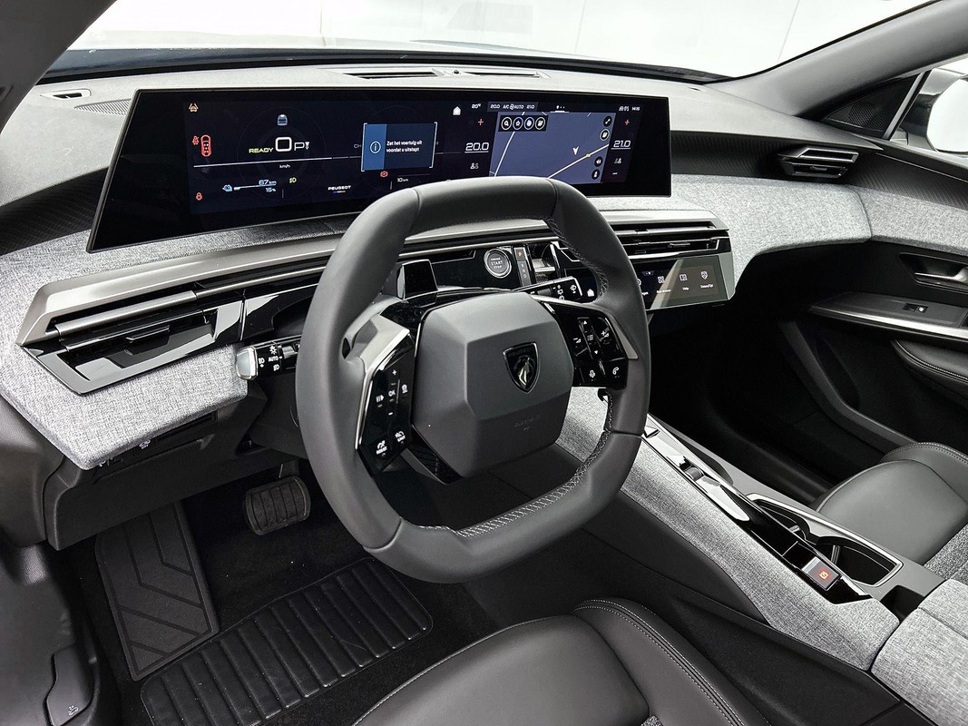 Peugeot e-5008