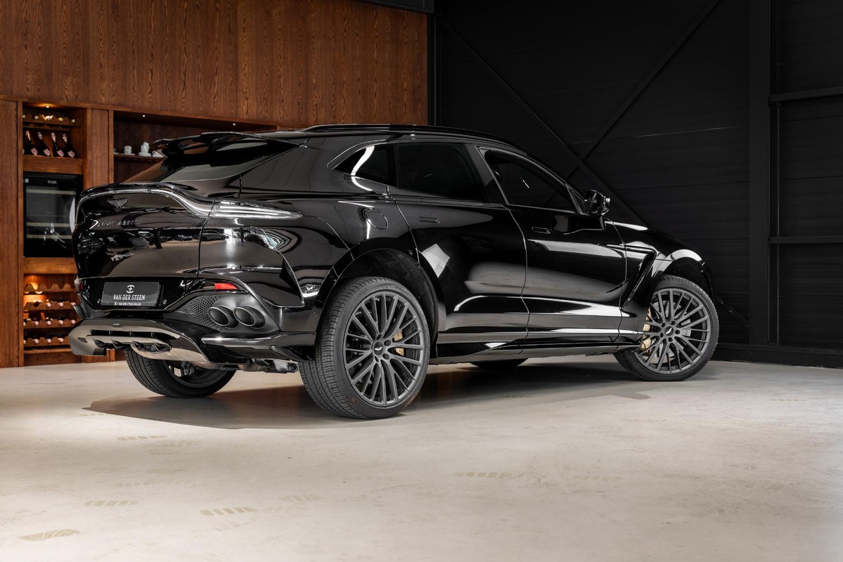 Aston Martin DBX