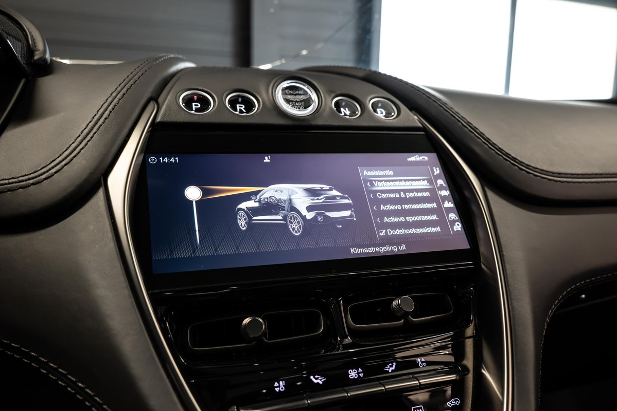 Aston Martin DBX