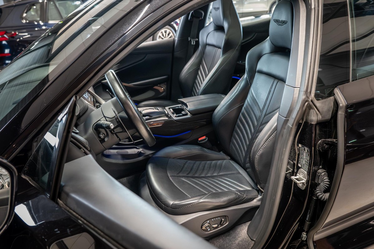 Aston Martin DBX