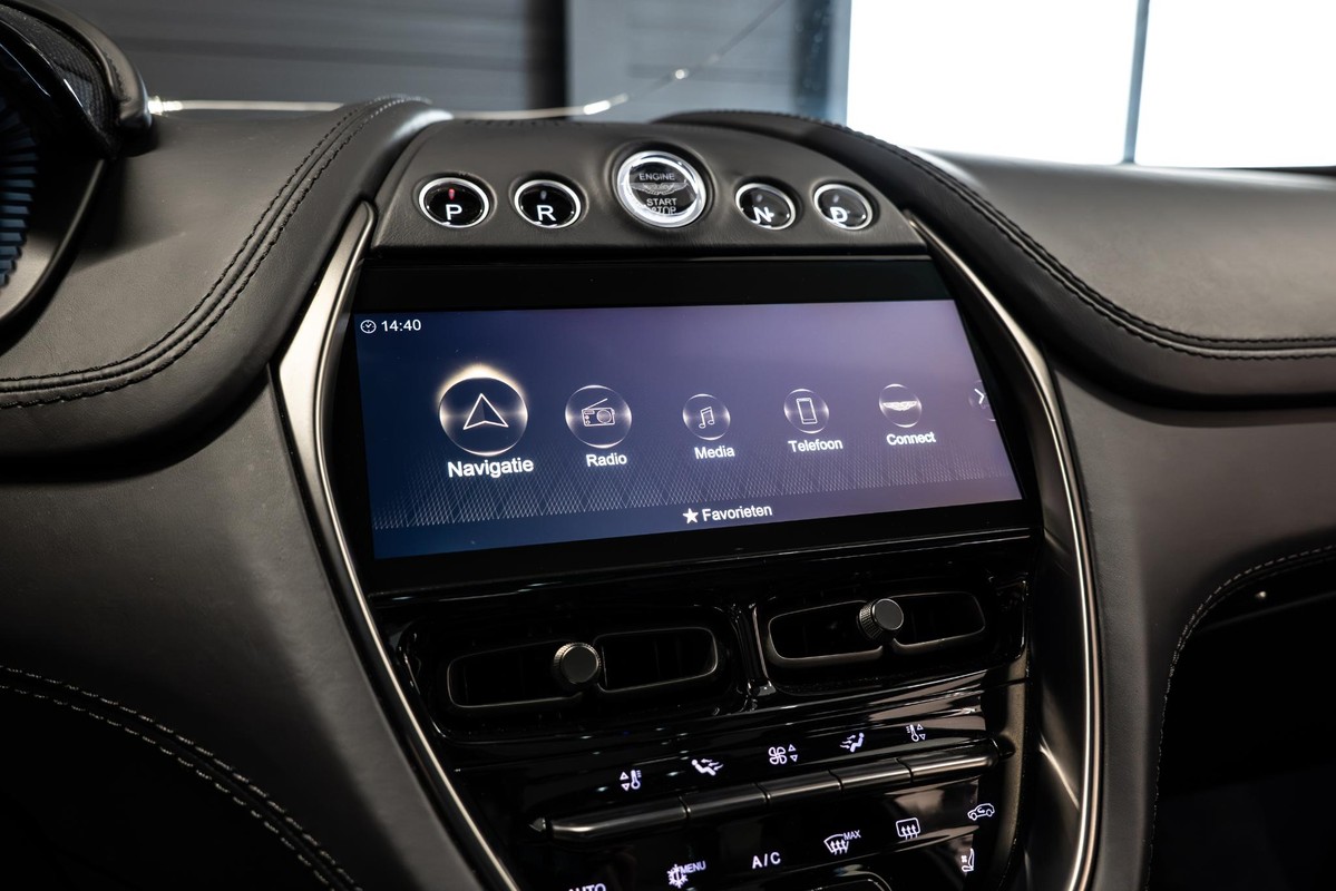 Aston Martin DBX