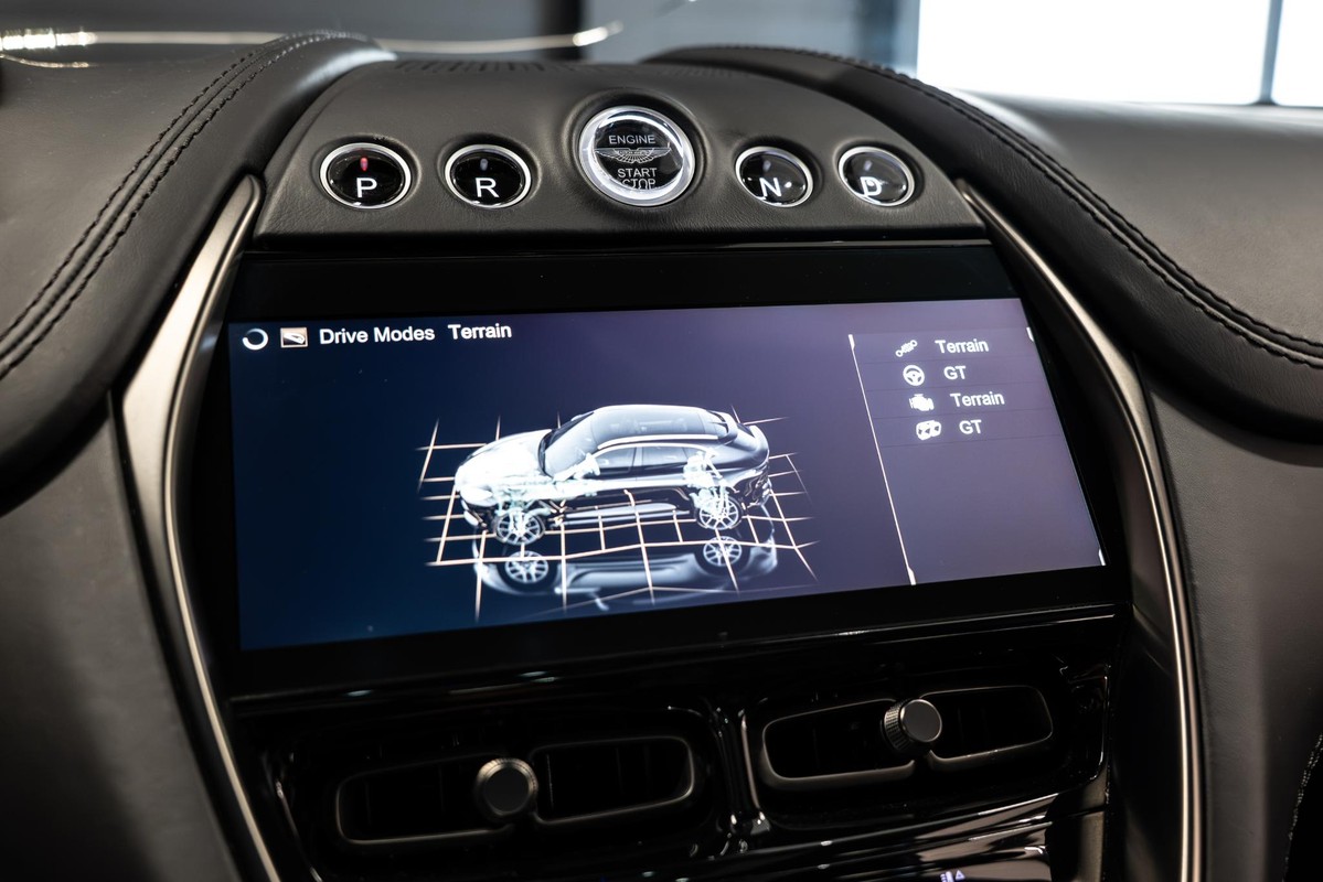 Aston Martin DBX
