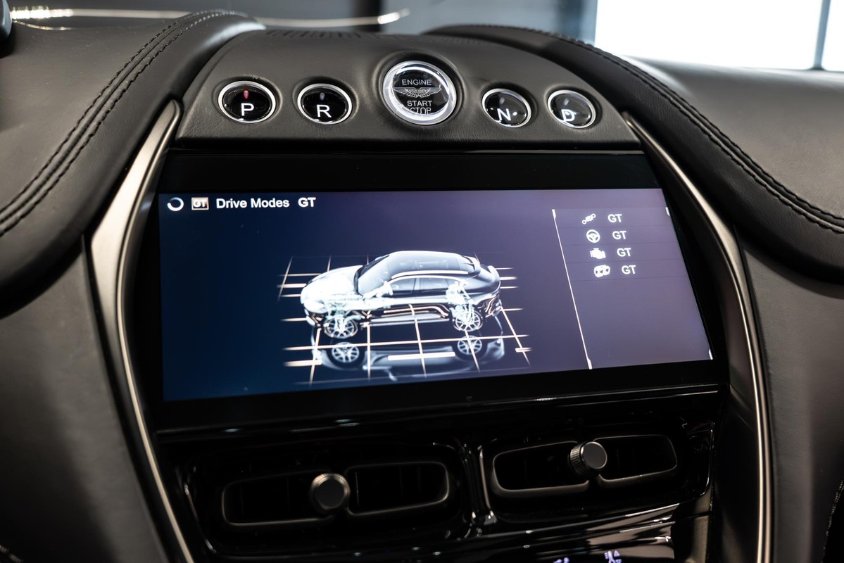 Aston Martin DBX