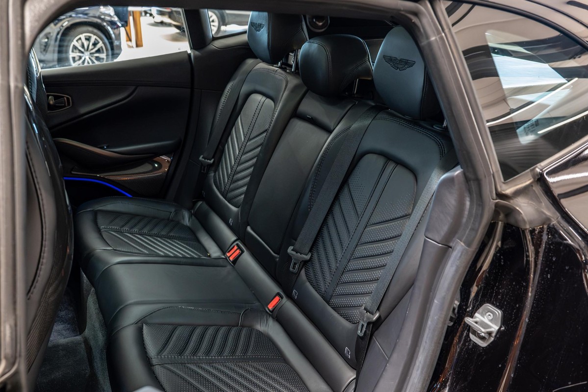Aston Martin DBX