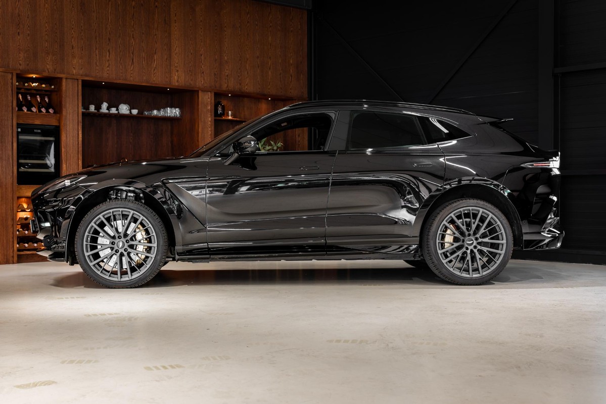 Aston Martin DBX