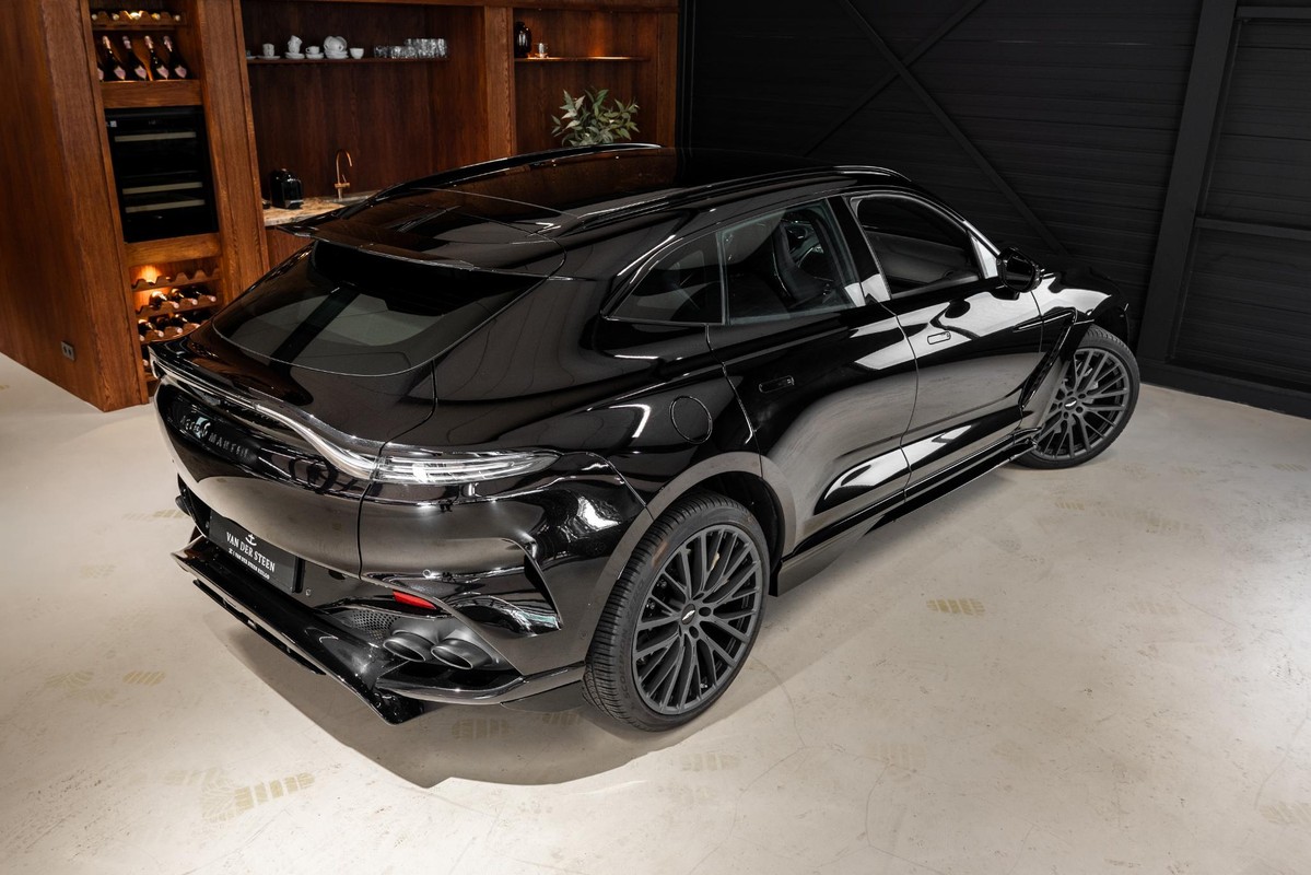 Aston Martin DBX