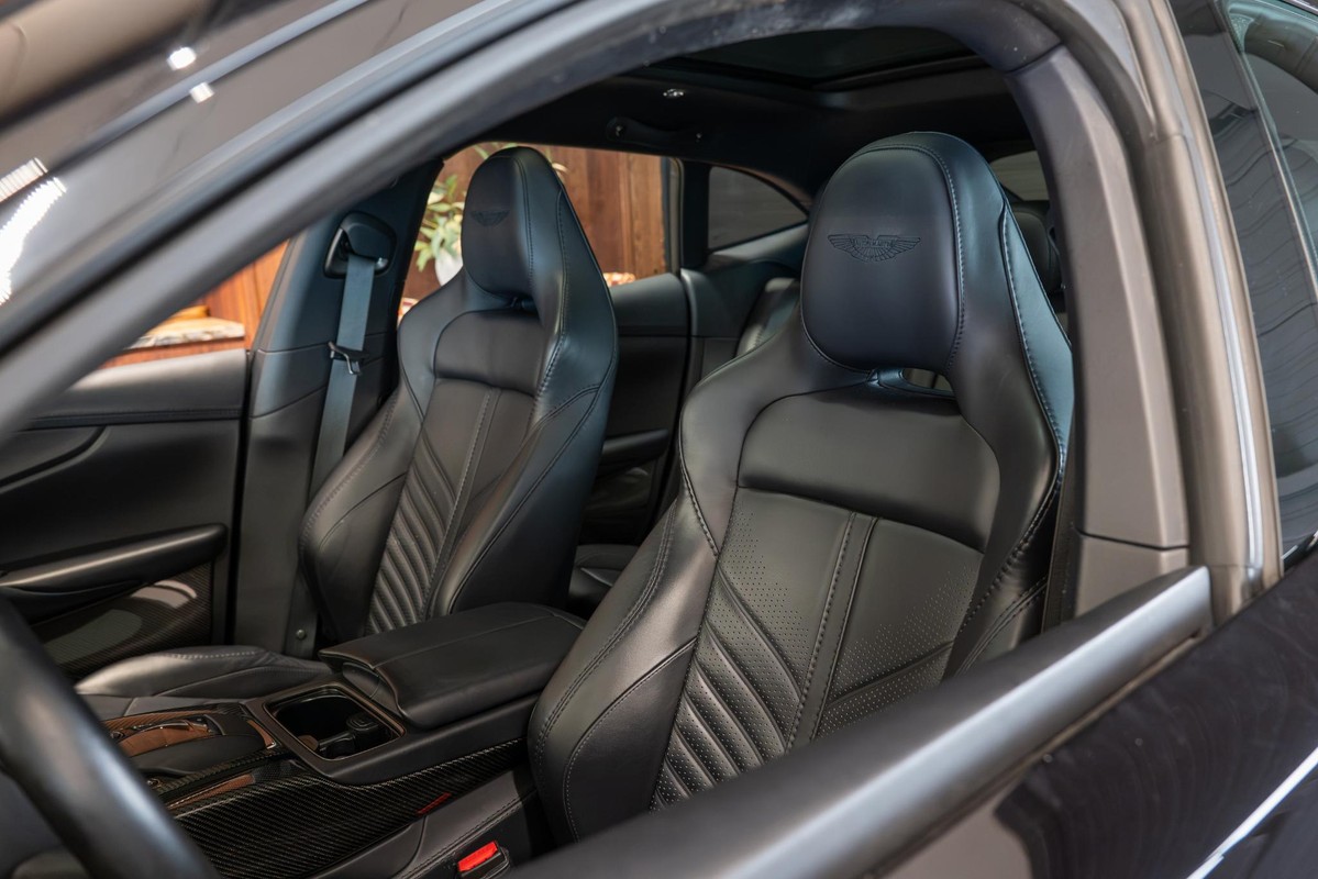 Aston Martin DBX