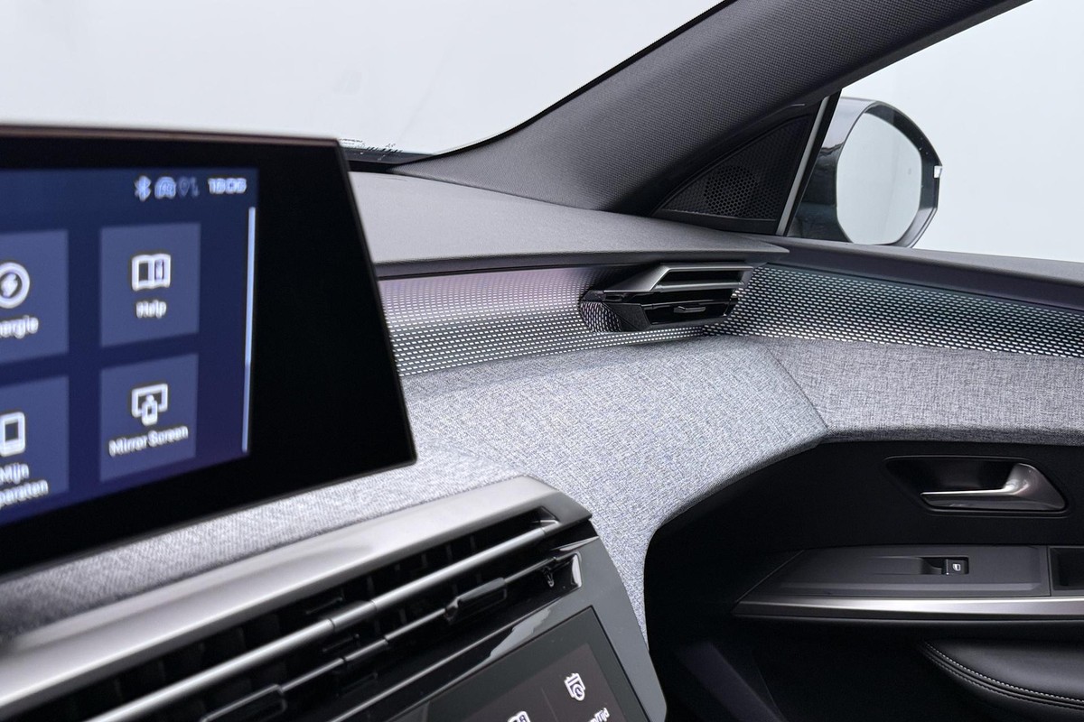 Peugeot e-3008