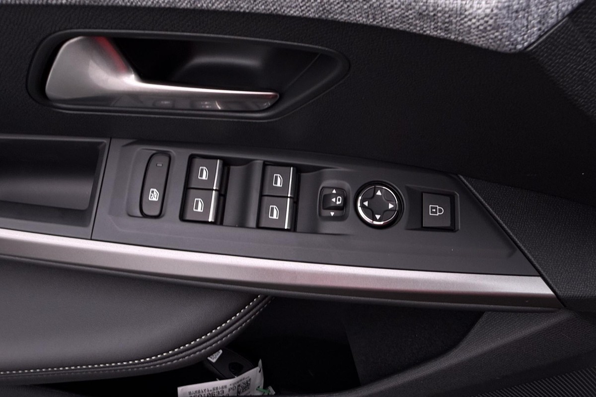 Peugeot e-3008