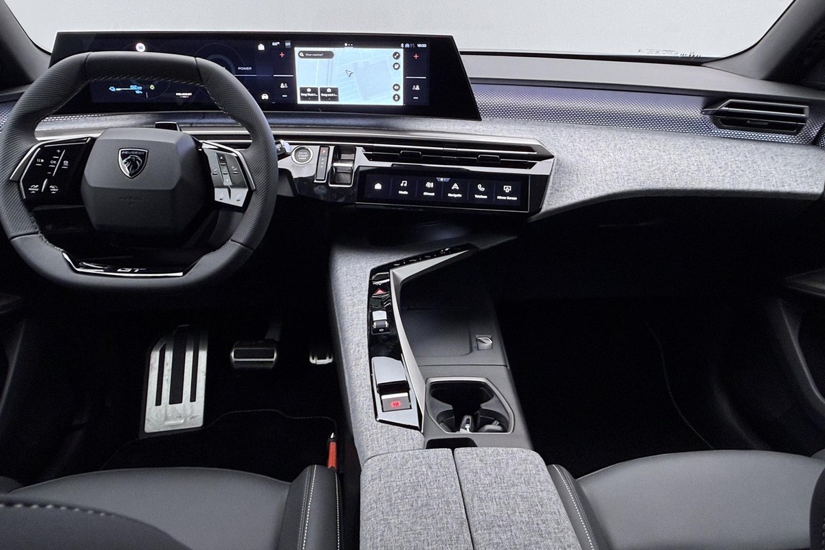 Peugeot e-3008