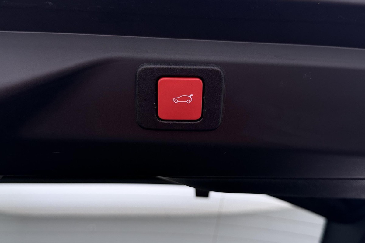 Peugeot e-3008