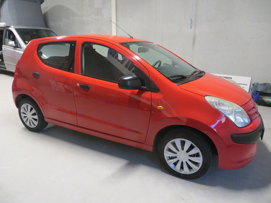 Nissan Pixo