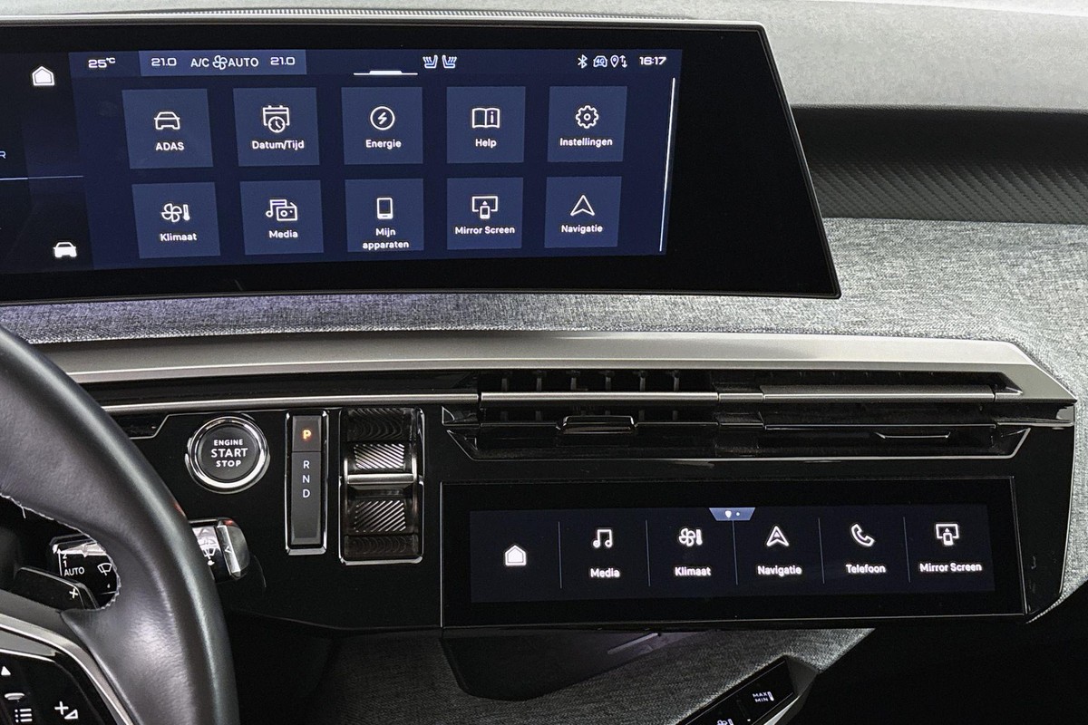 Peugeot e-3008