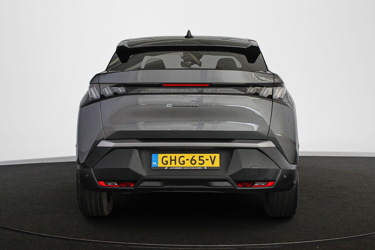 Peugeot e-3008
