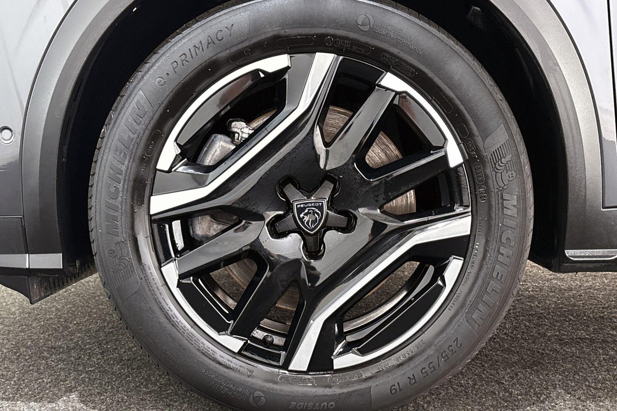 Peugeot e-3008