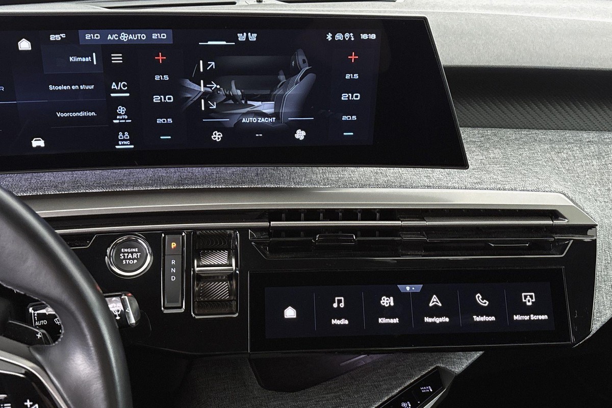 Peugeot e-3008