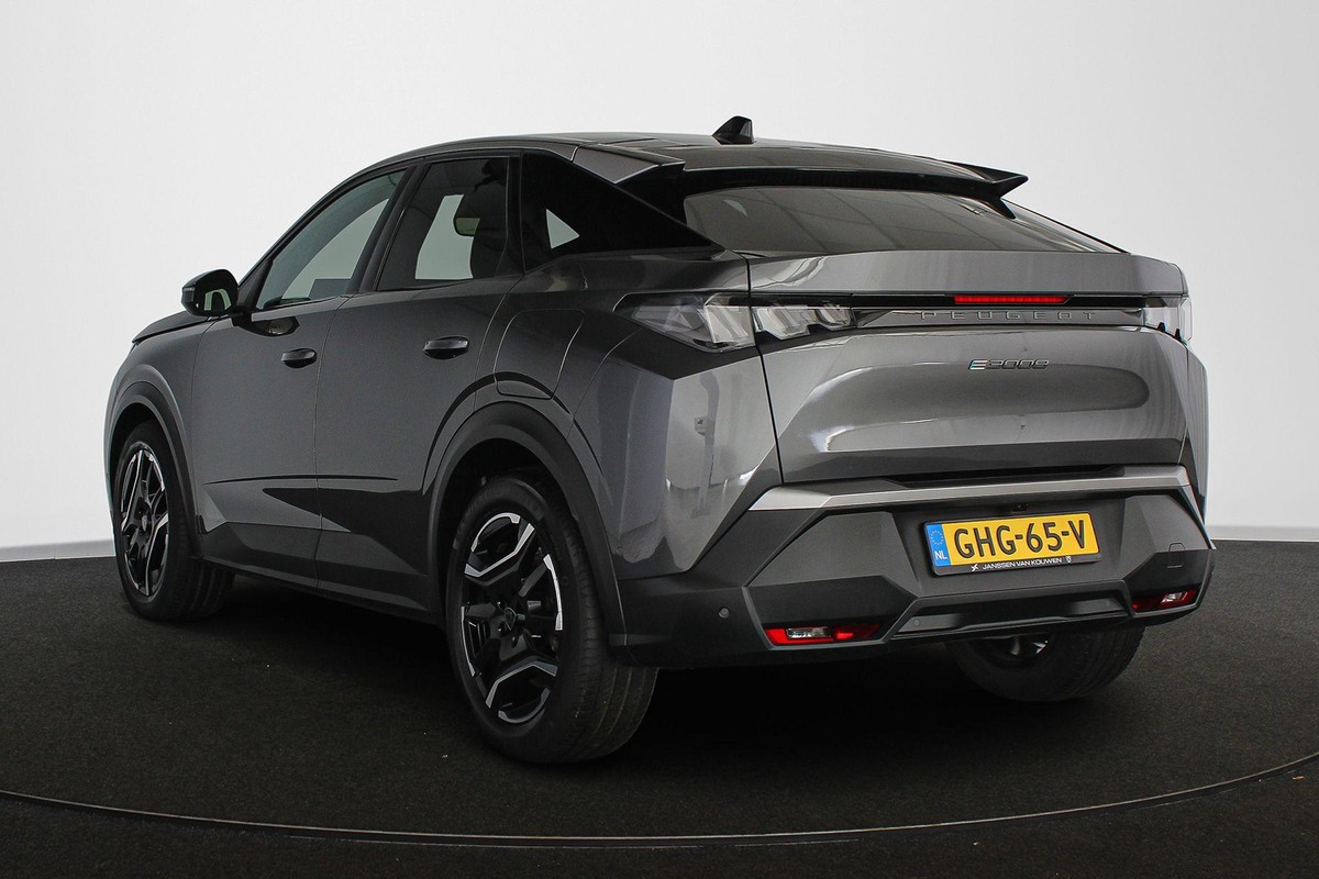 Peugeot e-3008