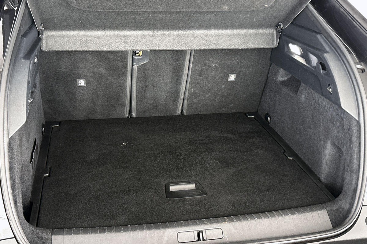 Peugeot e-3008