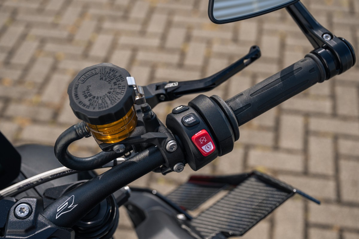 BMW M 1000 R