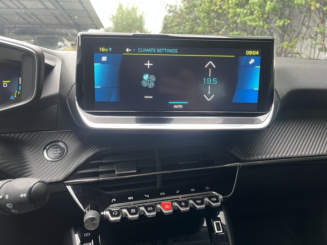Peugeot e-2008