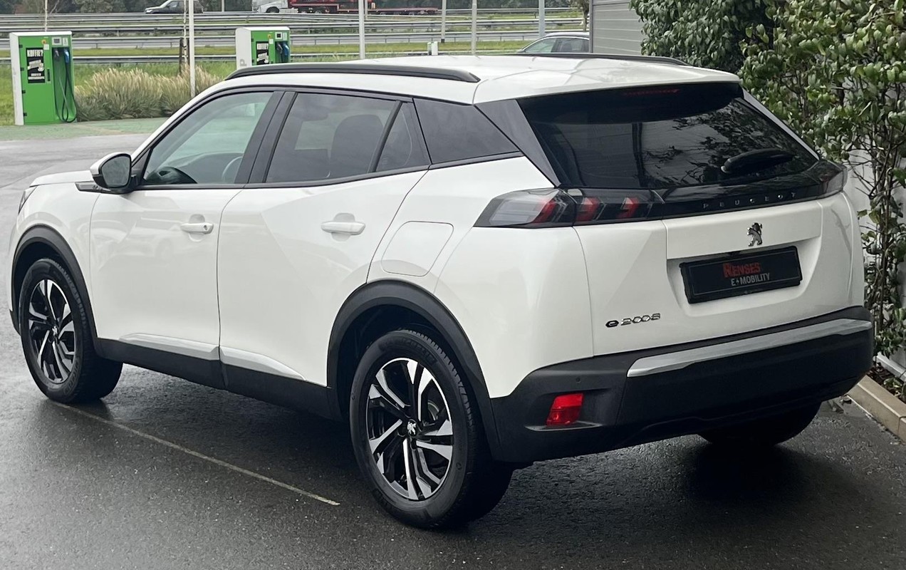 Peugeot e-2008