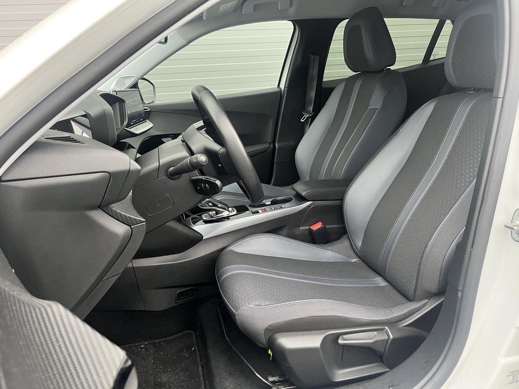 Peugeot e-2008