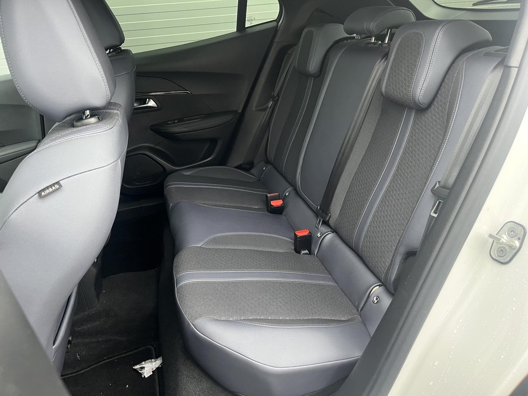 Peugeot e-2008