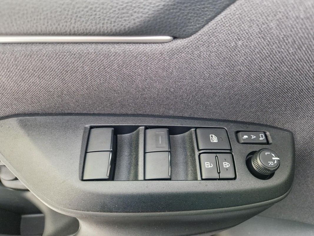 Mazda 2 Hybrid