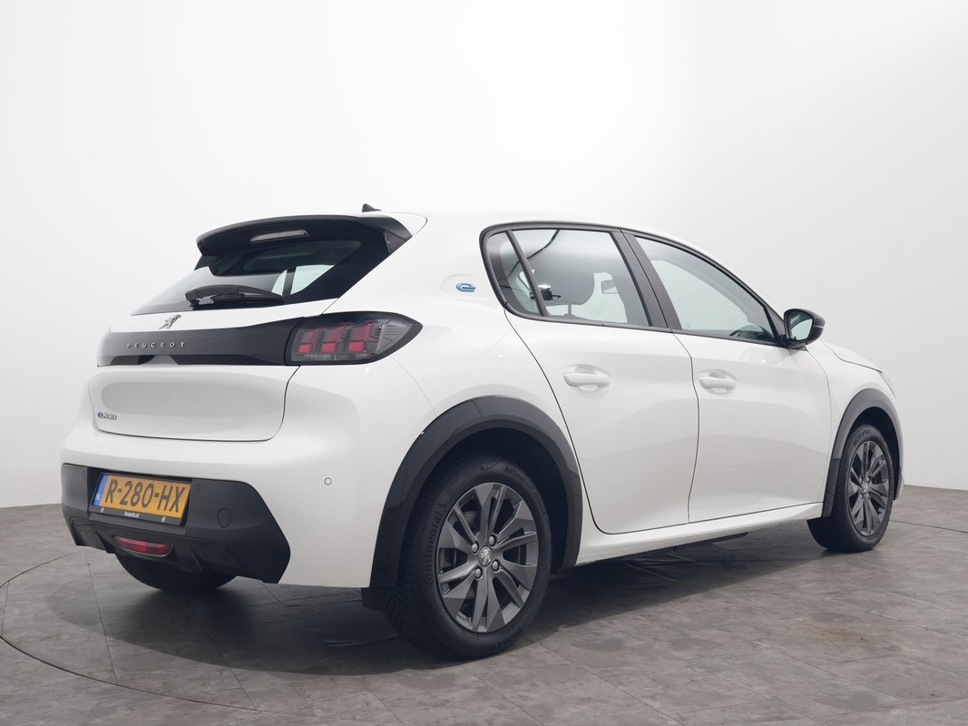 Peugeot e-208