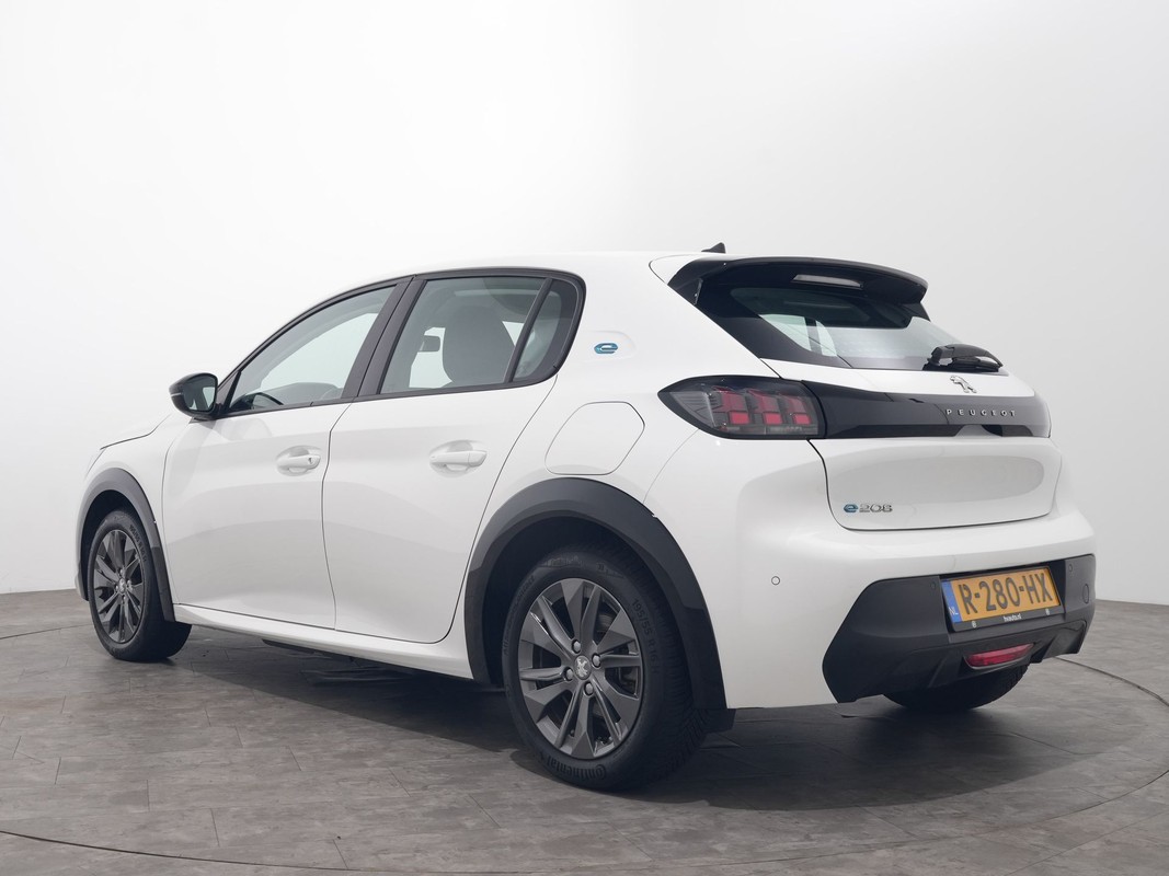 Peugeot e-208
