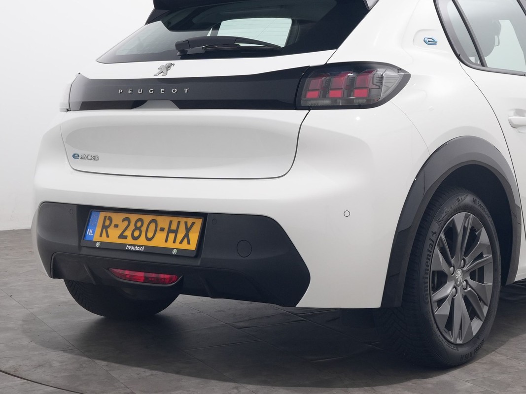 Peugeot e-208