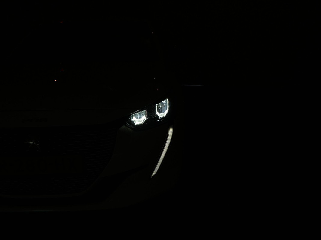Peugeot e-208