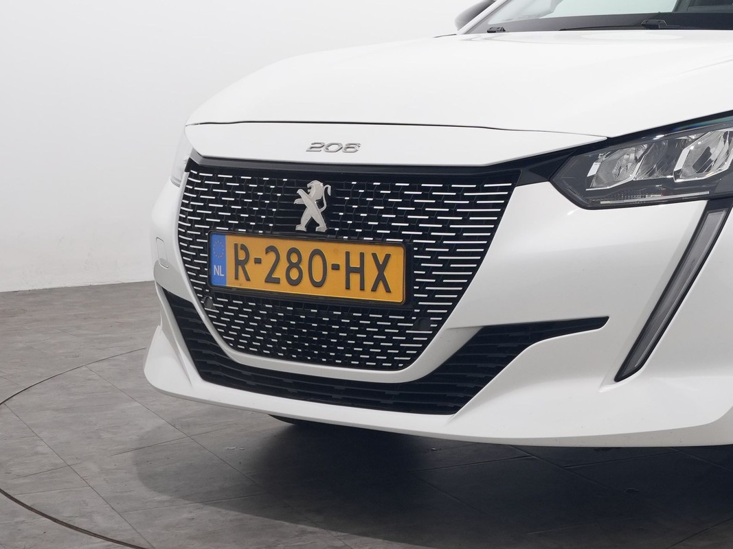 Peugeot e-208