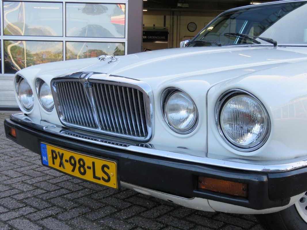 Jaguar XJ