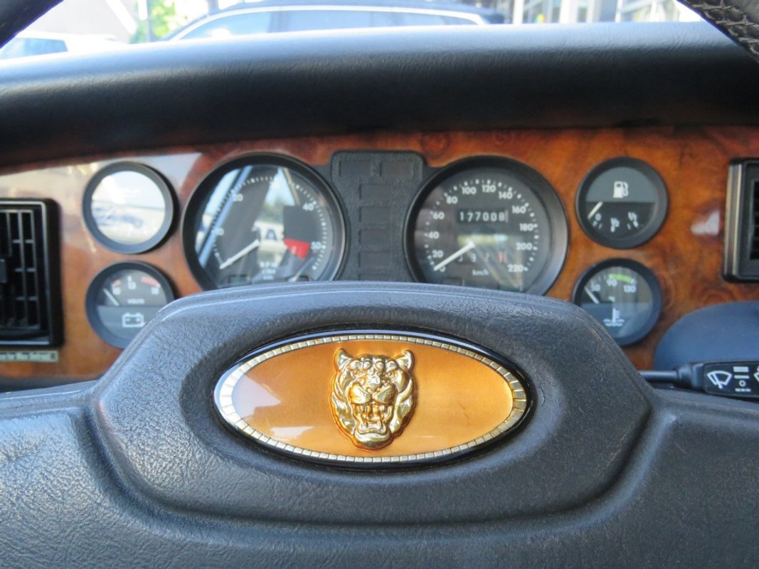 Jaguar XJ
