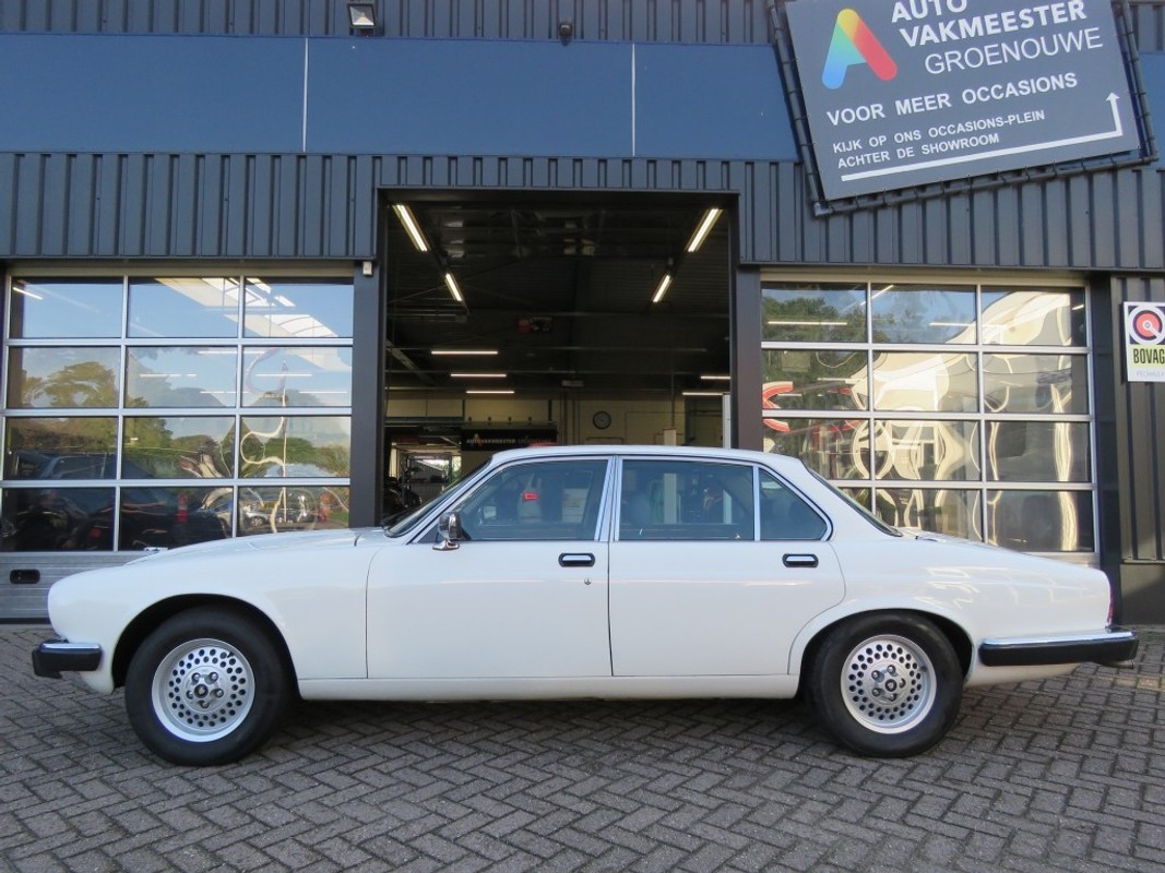 Jaguar XJ