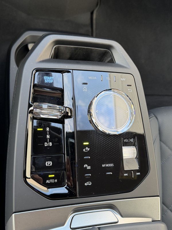 BMW iX