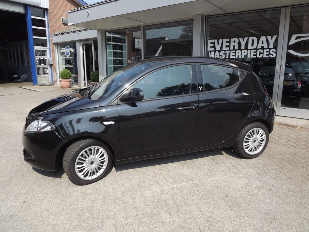Lancia Ypsilon