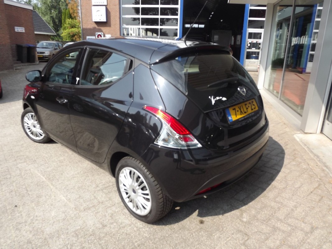 Lancia Ypsilon