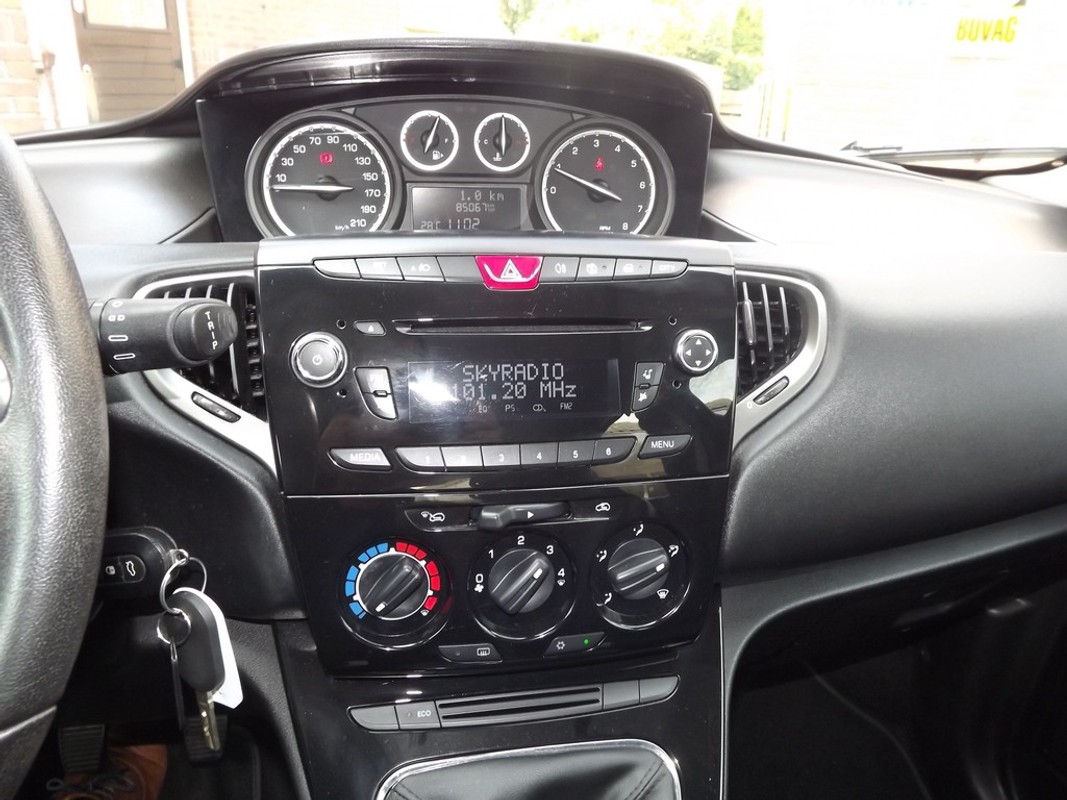 Lancia Ypsilon