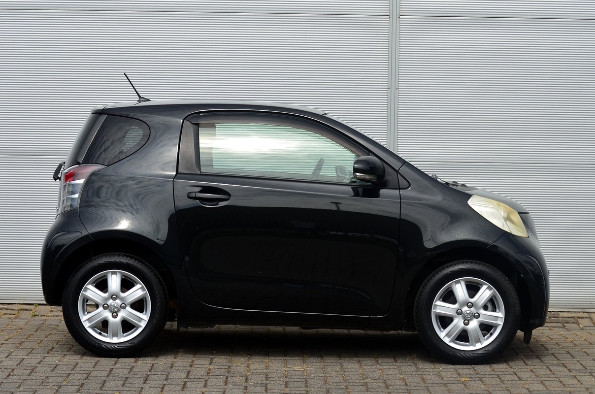 Toyota iQ