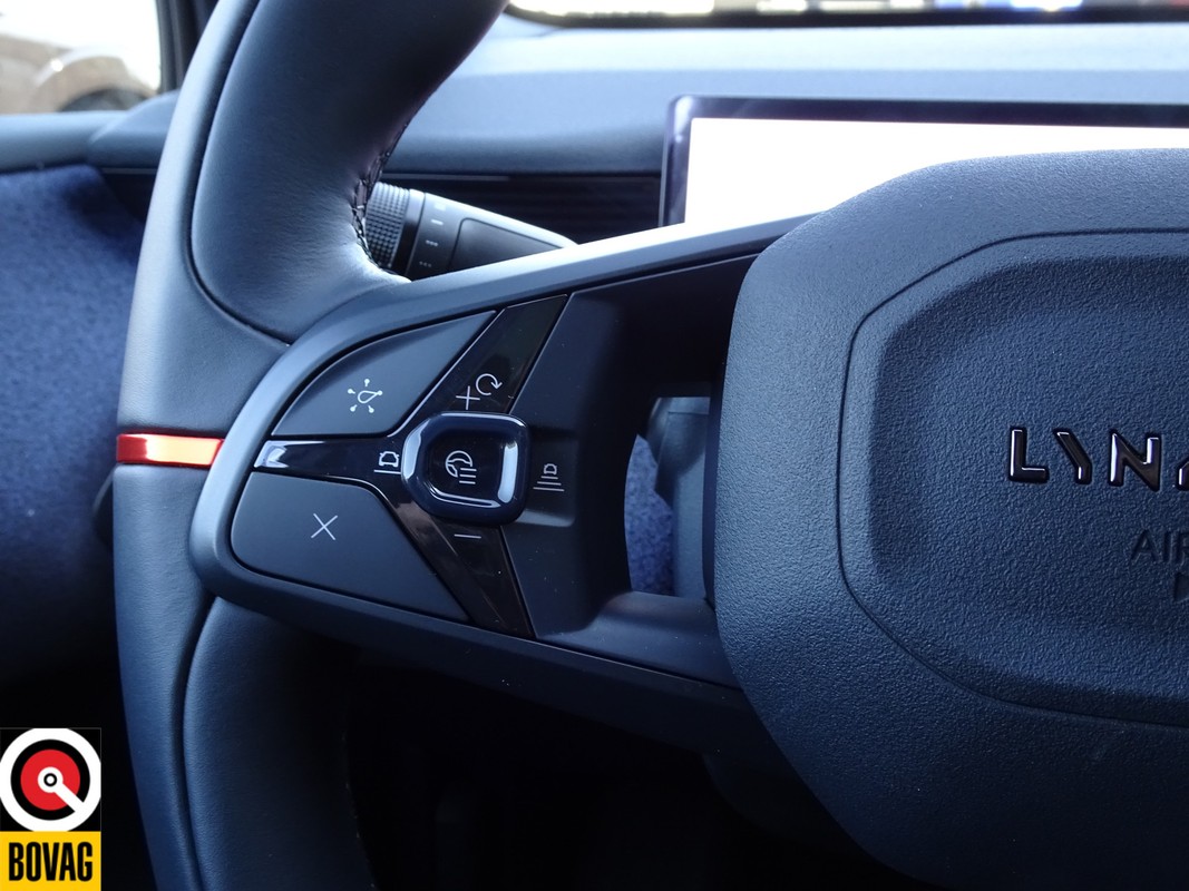 Lynk & Co 02