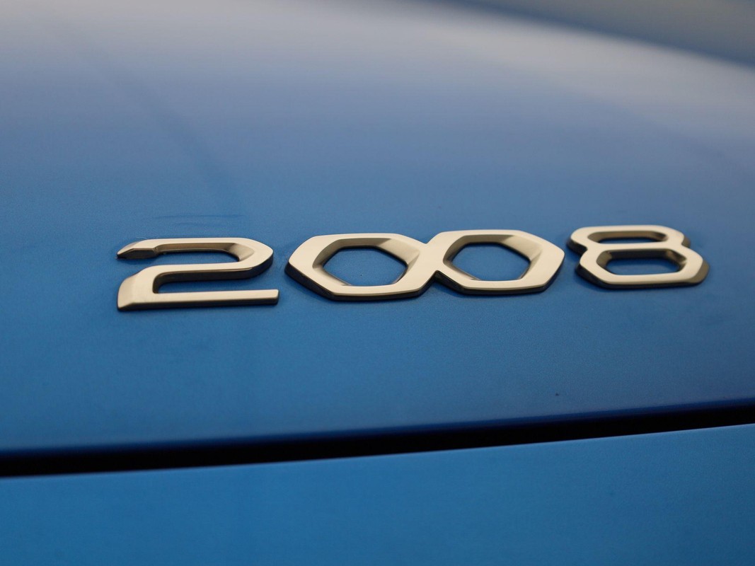 Peugeot e-2008