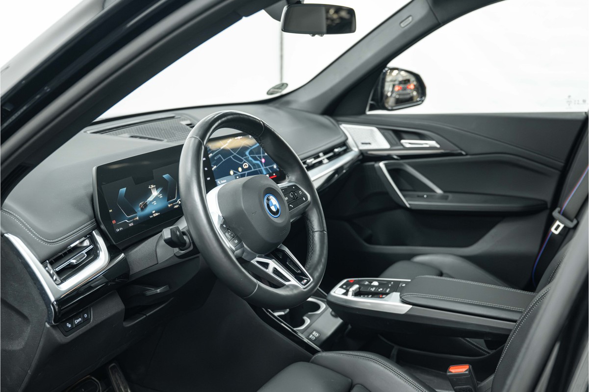 BMW iX1