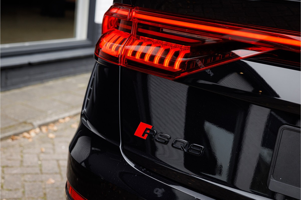 Audi RSQ8