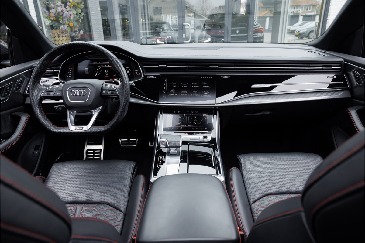 Audi RSQ8