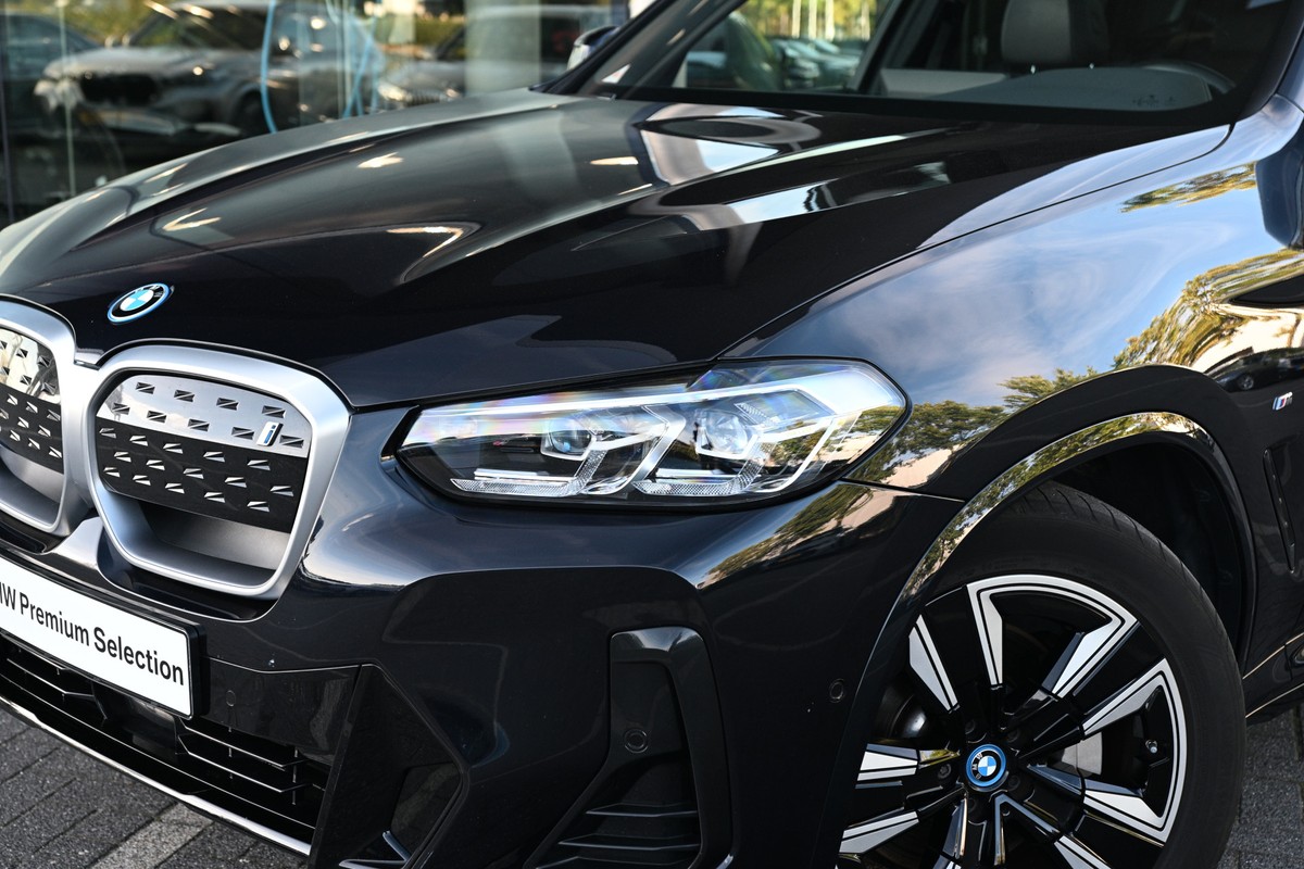 BMW iX3